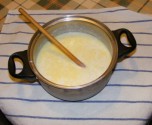 Tejberizs - A kész tejberizset emeld ki a tálból, és tedd egy konyharuhára!