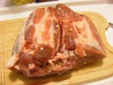 Fokhagymás hús - A hús másik oldalát is nyomkodd tele fokhagymával!