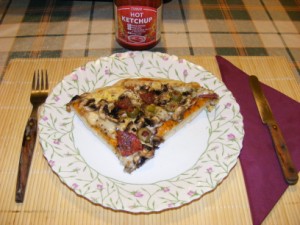 Pizza - Kész (szalámis), tányéron