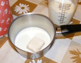 Aranygaluska - Tedd az élesztőt kb. fél dl langyos tejbe!