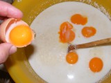 Császármorzsa - Összesen 6 tojássárgáját adj hozzá!