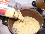Krumplis tészta - A forró olajba borítsd bele a kockatésztát!