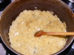 Krumplis tészta - Kevergetve pirítsd meg a tésztát!