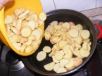 Petrezselymes újkrumpli - Borítsd a tál krumplit a serpenyőbe!