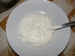 Savanyú krumplileves - Keverd el a tányérban a tejfölt!