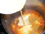 Savanyú tojásleves - A felvert tojást csorgasd a levesbe!