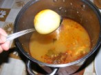 Savanyú tojásleves - Halászd ki a levesből az egész hagymát!