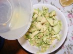 Tofus tortilla - Öntsd a fél citrom levét az avokádóra!