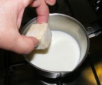 Fánk - Langyosítsd meg a tejet, és tedd bele az élesztőt!