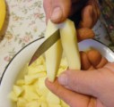 Savanyú krumplifőzelék - Hoszában negyedeld fel a krumplit!