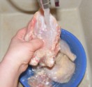 Csirkepörkölt - Mosd meg a csirkemellet!