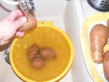 Szójabrassói - Mosd meg a héjas krumplit!