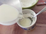 Piskótatorta eperrel - Önts egy kevés tejet a pudingporhoz!