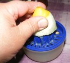 Epres krémtúró muffinformában - Egy fél citromnak csavard ki a levét!