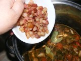 Bakonyi betyárleves - Borítsd vissza a sült szalonnákat a levesbe!