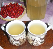 Csipkebogyótea - Kész a friss bogyóból készült tea.