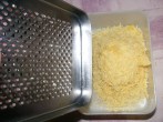 Töltött hagyma - A reszelés végén söpörd le a sajtreszeléket a reszelő belső oldaláról is!