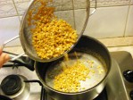 Sárgaborsó-főzelék - Borítsd a megmosott sárgaborsót egy edénybe!