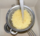 Gombaleves - Jól mosd át hideg vízzel a levestésztát!