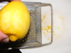 Fondüzés - Reszeld le a citrom héját!