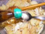 Krumplisaláta - Adj 3 evőkanál enyhe ecetet a krumplihoz!