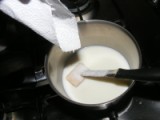 Darázsfészek - Borítsd a cukrot az élesztős tejbe!