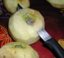 Bundás alma - A kifúrt almát szeleteld fel!