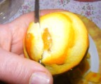 Narancslekvár - Késsel csapd le a narancs tetejét!