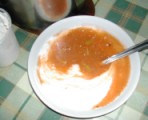Paradicsomos zöldbableves - Egy tányérban keverd simára a tejfölt egy kevés levessel!