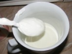 Almaszósz - Egy kisebb kancsóba égy 3 evőkaál tejfölt!