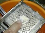 Biokolbász - A letört sajtdarabot nyomd szét az ujjaddal!
