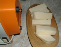 Bundás Kenyér - Darabold fel a sajtot!