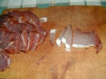 Andalúziai zöldbab - Vágd csíkokra a húsos füstöltszalonna szeleteket!
