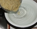 Sztrapacska - A szűrőből öntsd egy tál vízbe a krumpligaluskát