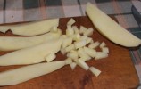 Töltelékes zöldségleves - A krumpli feldarabolása