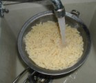 Húsleves - A szűrőben lévő tésztát folyó hideg vízzel jól mosd át!