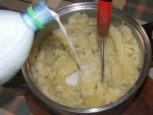 Törtkrumpli - Önts a krumplihoz egy kis tejet!