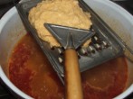 Paprikás krumpli - A nokedlitésztát tedd a szaggatóra!