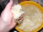 Gombás rakott káposzta - Nyomd ki a vizet egy marék savanyúkáposztából!