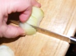 Gombás rakott káposzta - A félhagymát először vágd szeletekre!