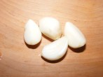 Zöldbableves - Pucolj meg 3-4 gerezd fokhagymát!