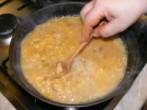 Savanyú krumplifőzelék - Jól keverd el a rántást!