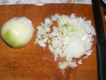 5549-hagyma-vag (153 x 115) Tarhonya - Vágd fel apróra a hagymát!