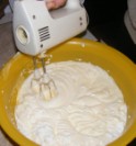 Gyümölcskenyér - Habverővel keverd össze a két masszát!