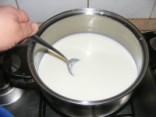 Madártej - Keverd el a tejben a porcukrot!
