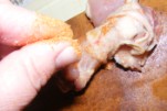 Csirkepörkölt - Fűszerezd meg a bőre alatt is!