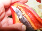 Darált paprika - Vágd ki a paprikából az ereket, mert azon ülnek a magok!