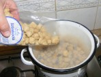 Szójabrassói - Borítsd a szójakockákat a forró vízbe!