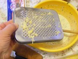 Csirkemelles töltelék - A sajtreszelés maradványait söpörd a töltelékbe!