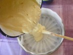 Piskótatorta eperrel - Öntsd a tésztamasszát a tortaformába!